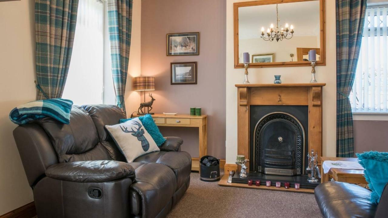 Pippin, Tranquil Scottish Cottage With Hot Tub Airdrie Exteriér fotografie