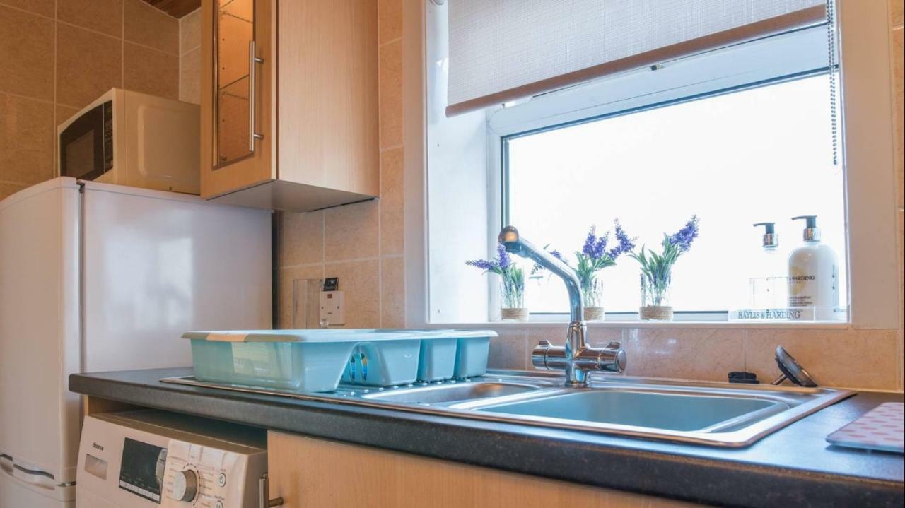 Pippin, Tranquil Scottish Cottage With Hot Tub Airdrie Exteriér fotografie