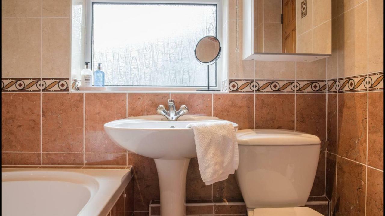 Pippin, Tranquil Scottish Cottage With Hot Tub Airdrie Exteriér fotografie